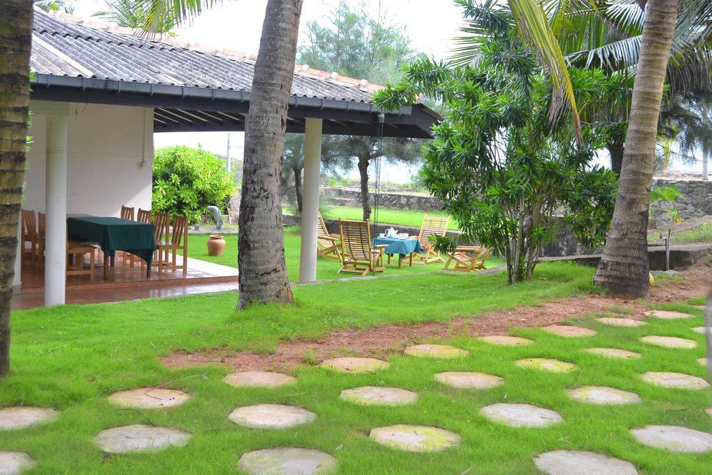 Beach House Negombo Exterior photo