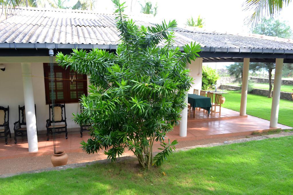 Beach House Negombo Exterior photo