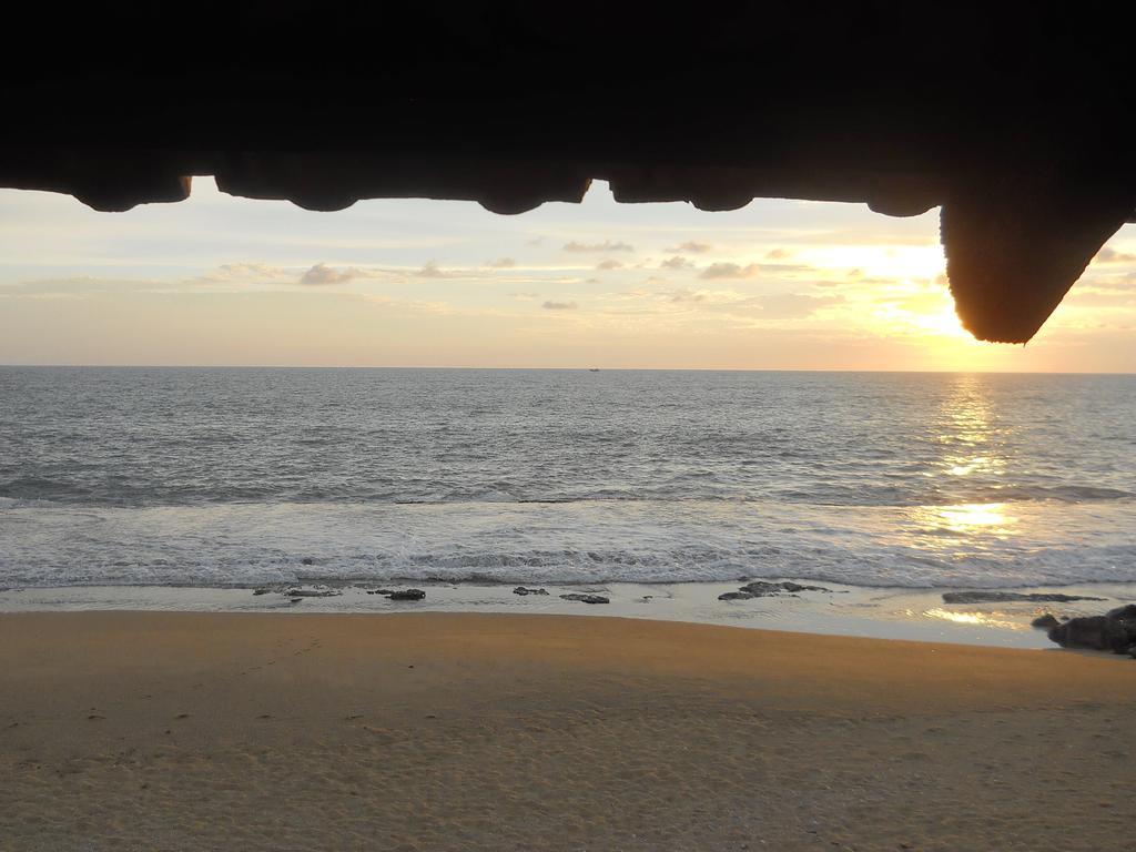 Beach House Negombo Exterior photo