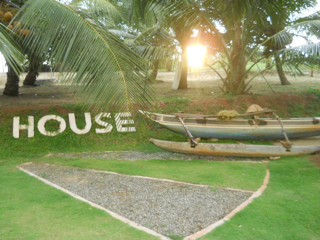 Beach House Negombo Exterior photo